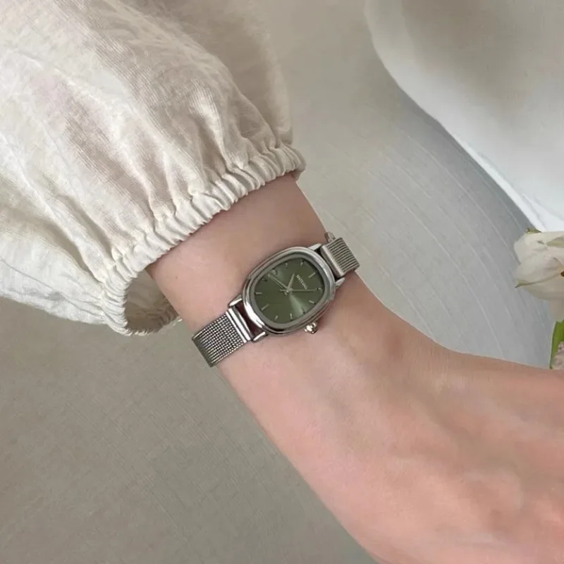 Luxury Watch With Green Dial - Küçük Oval Kadran Yeşil Izle Basit