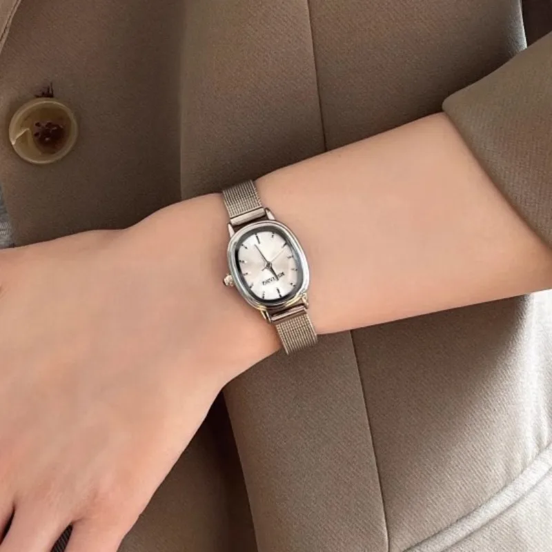 Küçük Oval Kadran Yeşil Izle B - Luxury Watch With Green Dial incelemesi ve fiyatı