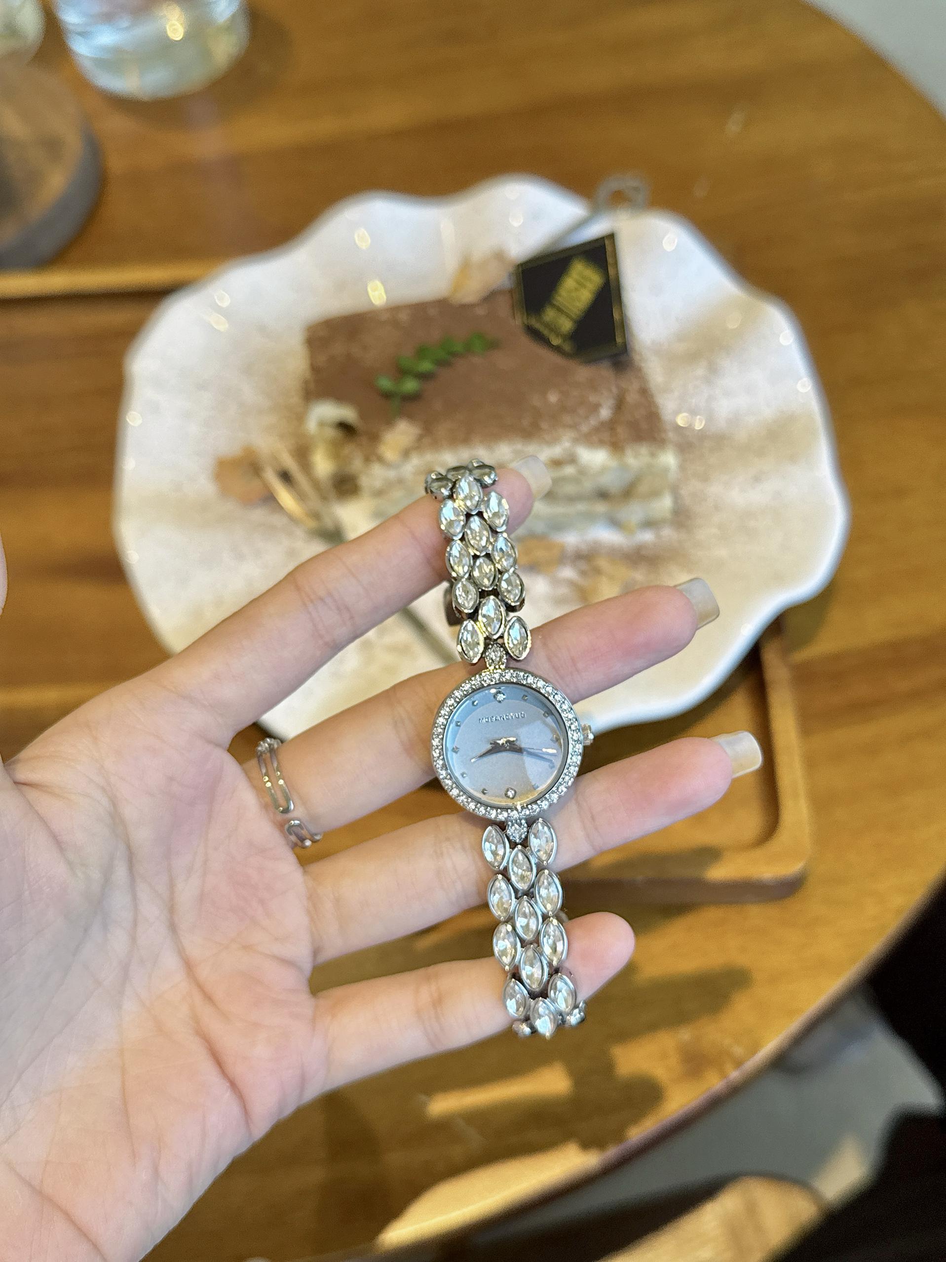 Lüks bir dokunuşla, şık tasarı - Luxury Watch Makes incelemesi ve fiyatı